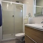 T2 Bis Rénové à Centre Avec 2 Terrasses, Clim, Parking, Proche Et Gare. - Fr-1-420-84 Appartement