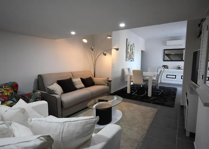 T2 Bis Rénové à Centre Avec 2 Terrasses, Clim, Parking, Proche Et Gare. - Fr-1-420-84